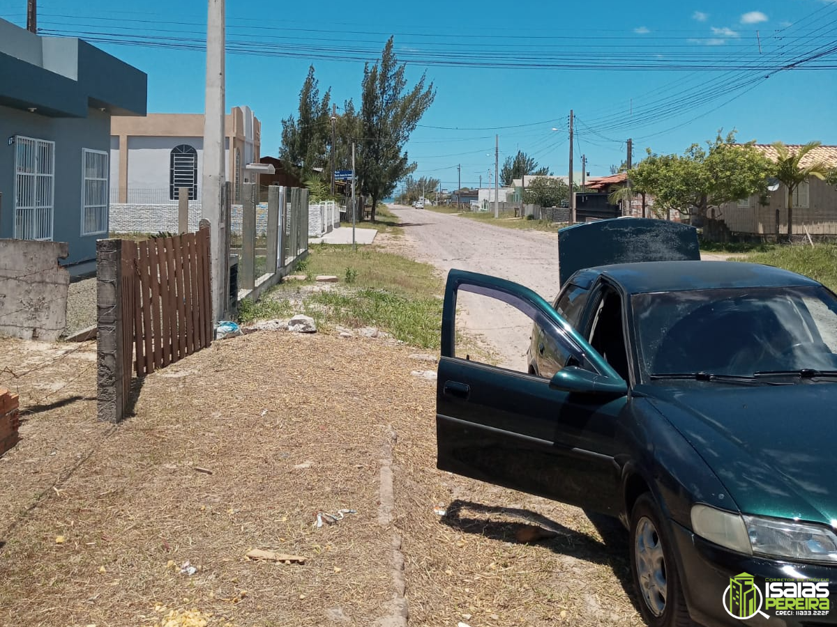 Vendo Casa De Material  Em Balneário Arroio Do Silva, SC