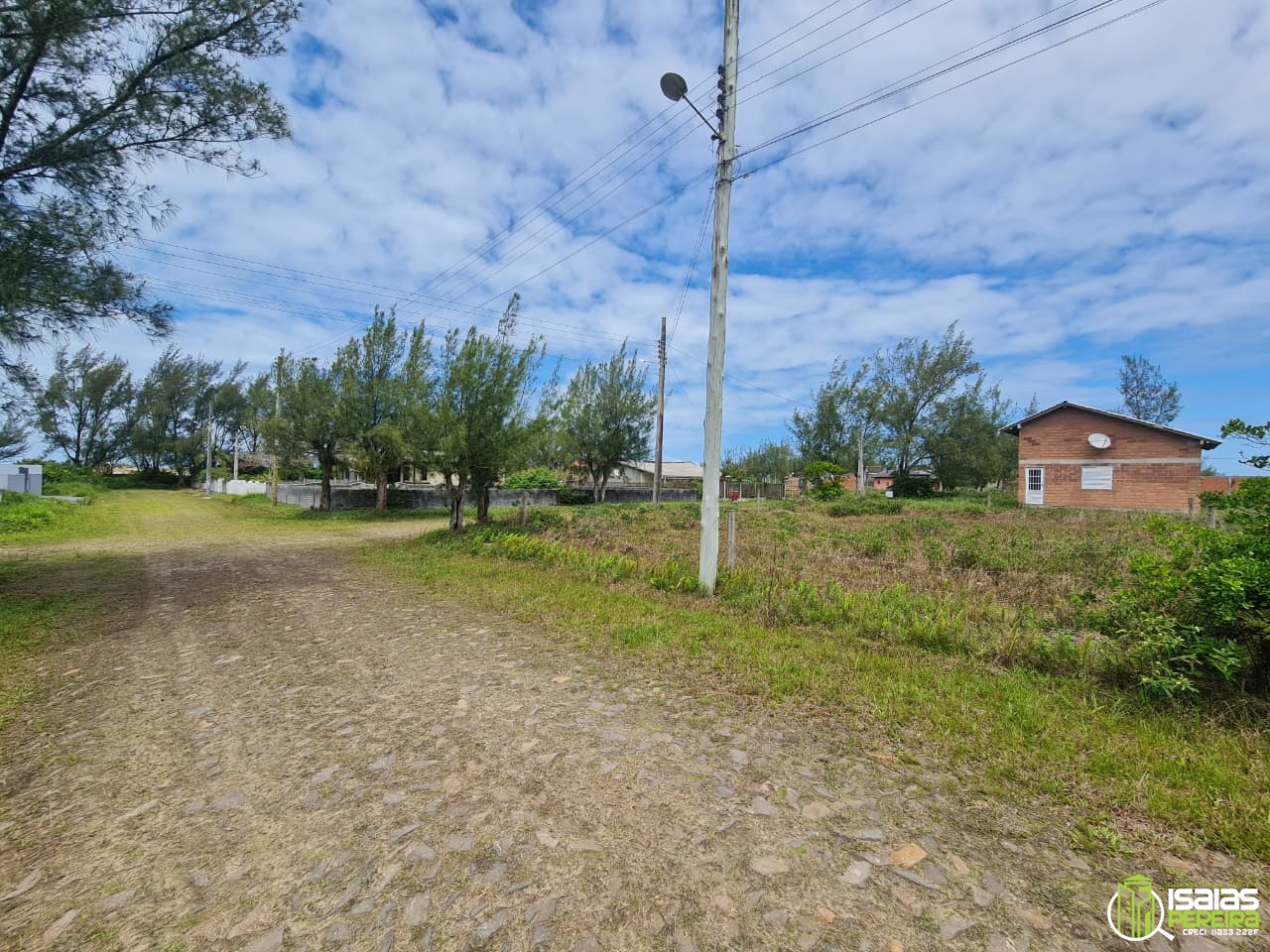 vendo terreno no Bairro Mira Flores, praia da lagoinhas.