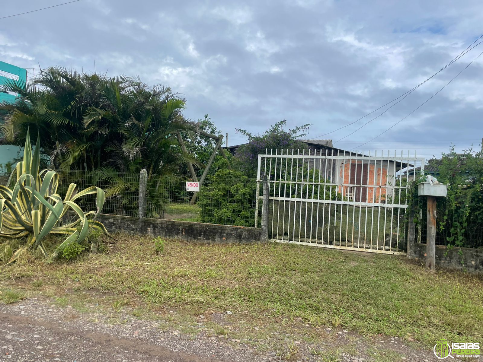 VENDE-SE – CASA MISTA PARA REFORMA