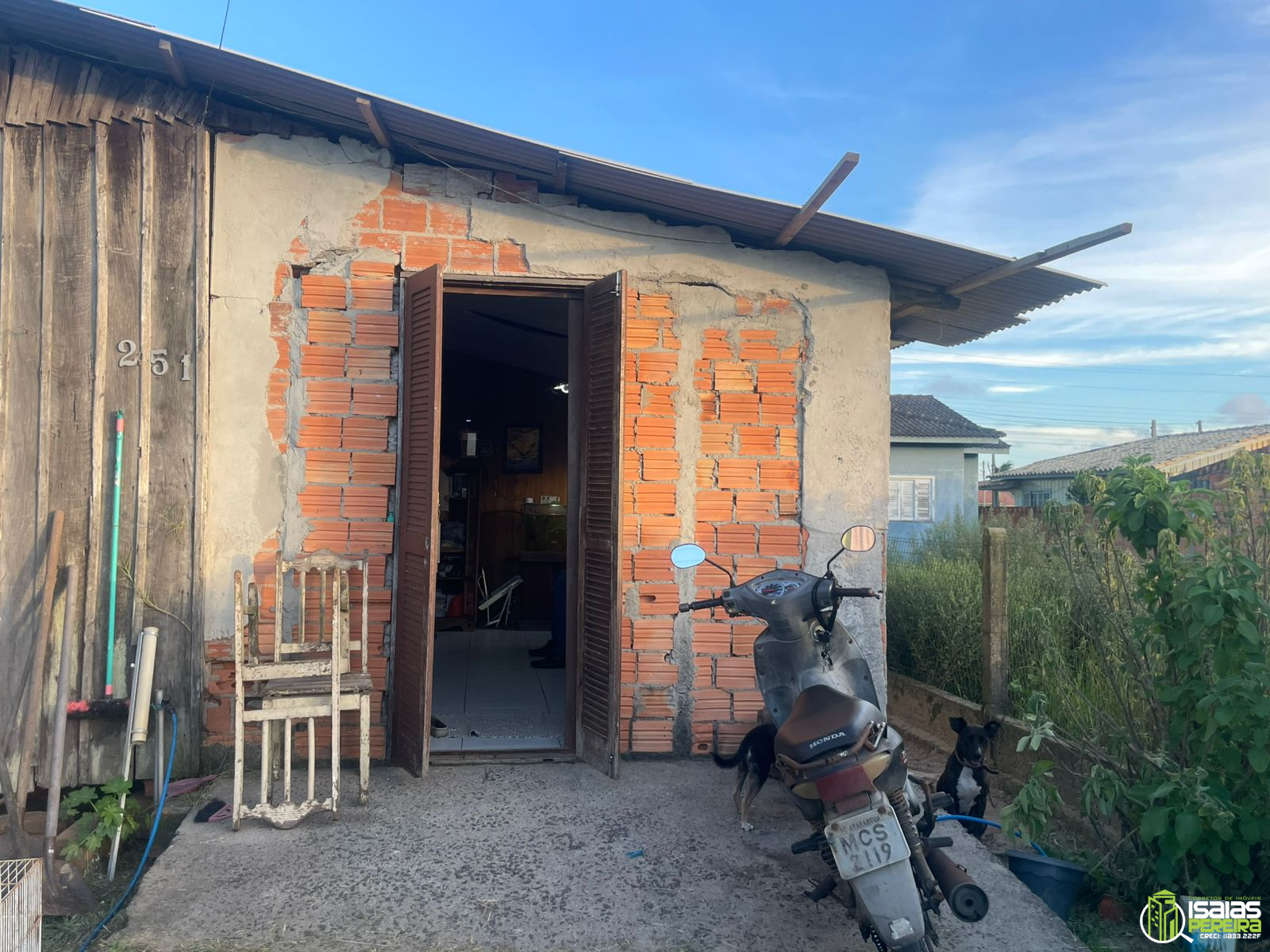 VENDE-SE – CASA MISTA PARA REFORMA