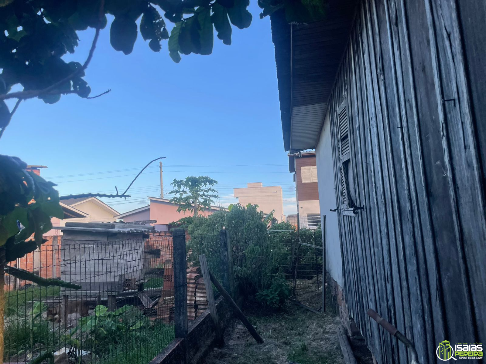 VENDE-SE – CASA MISTA PARA REFORMA
