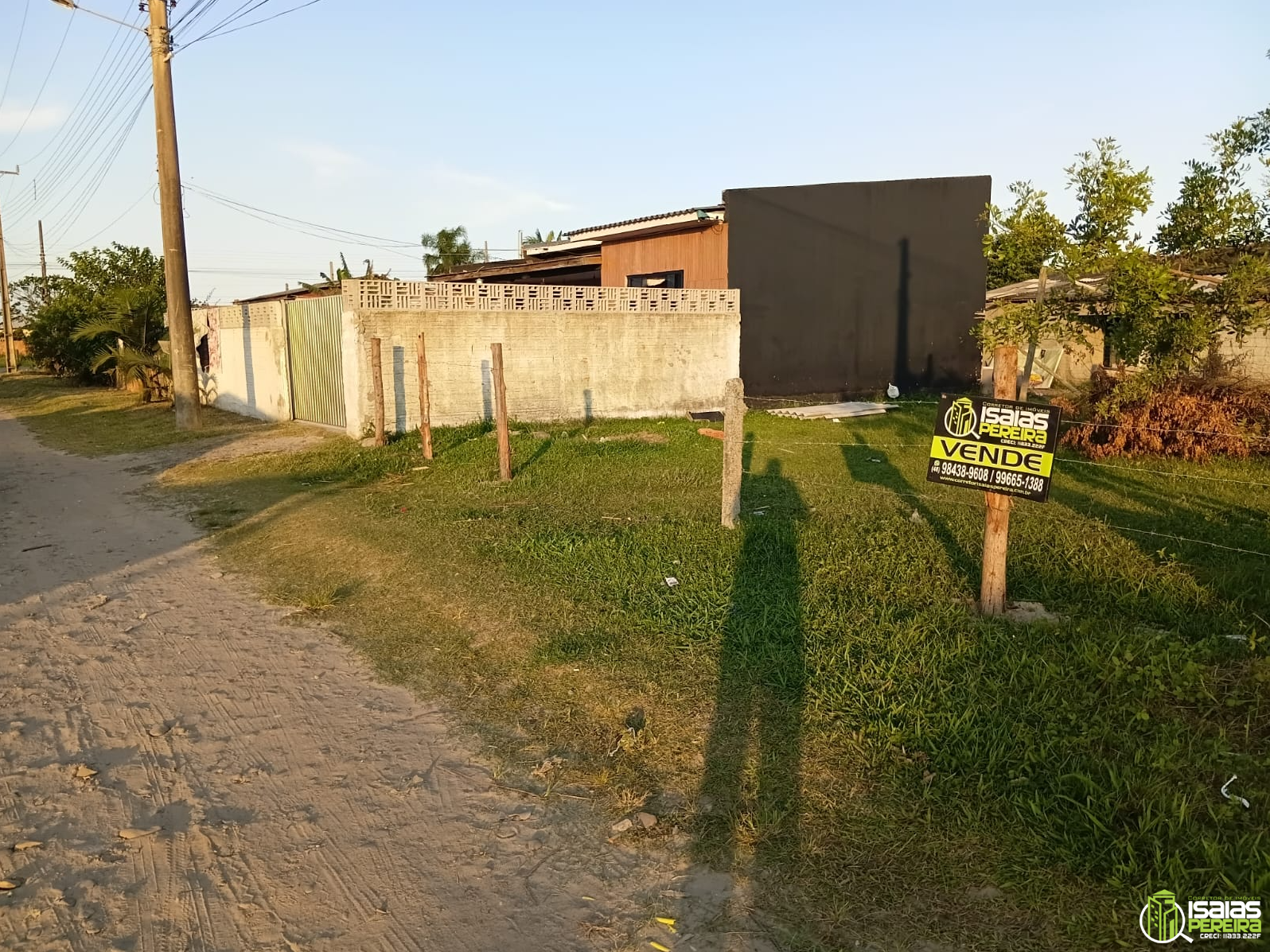 Terreno de Esquina à Venda – Ótima Oportunidade