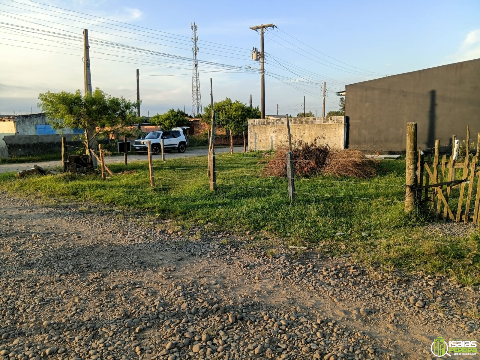 Terreno de Esquina à Venda – Ótima Oportunidade