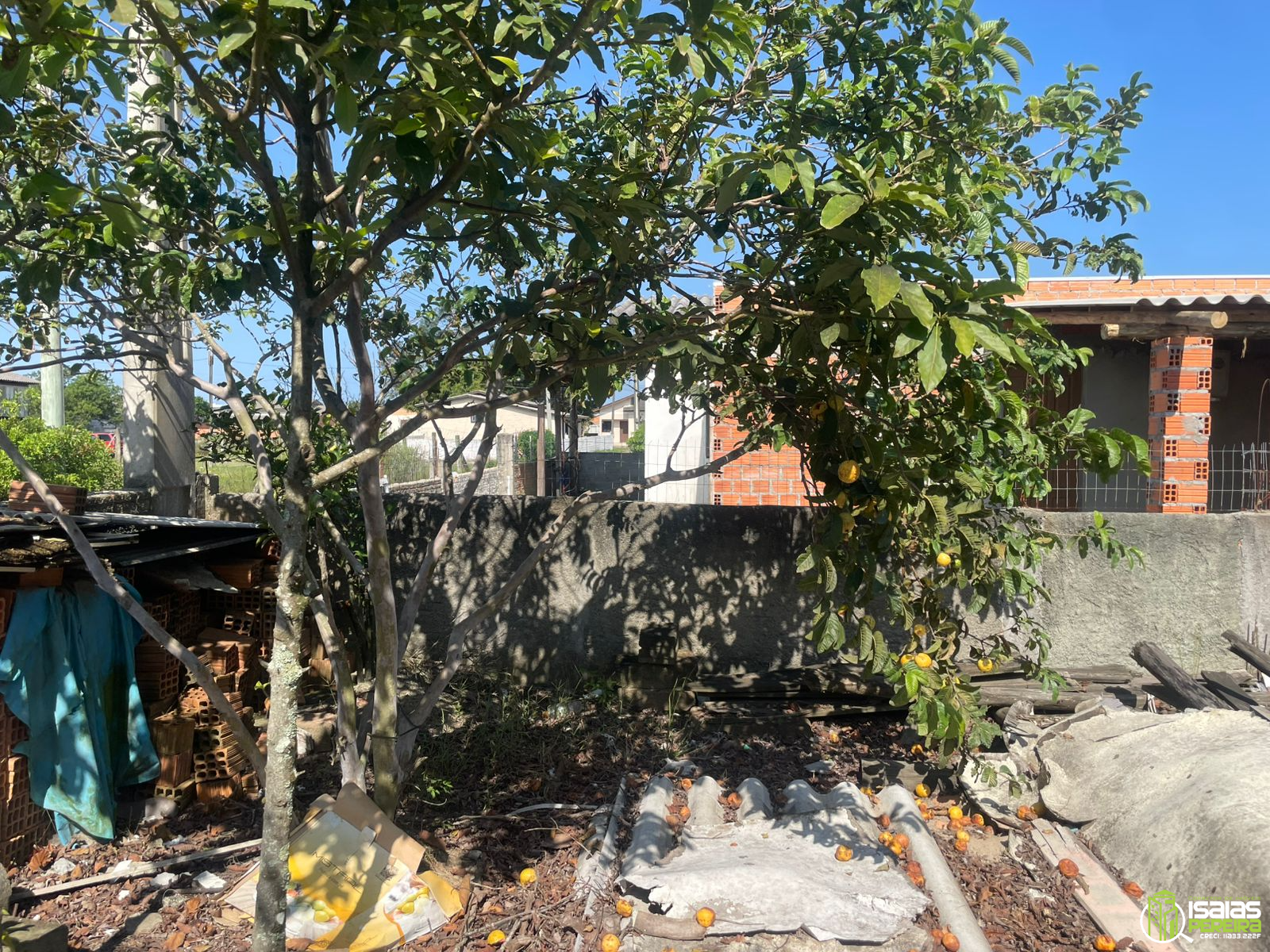 Vende-se casa mista em construção para reforma em Balneário Arroio do Silva – SC