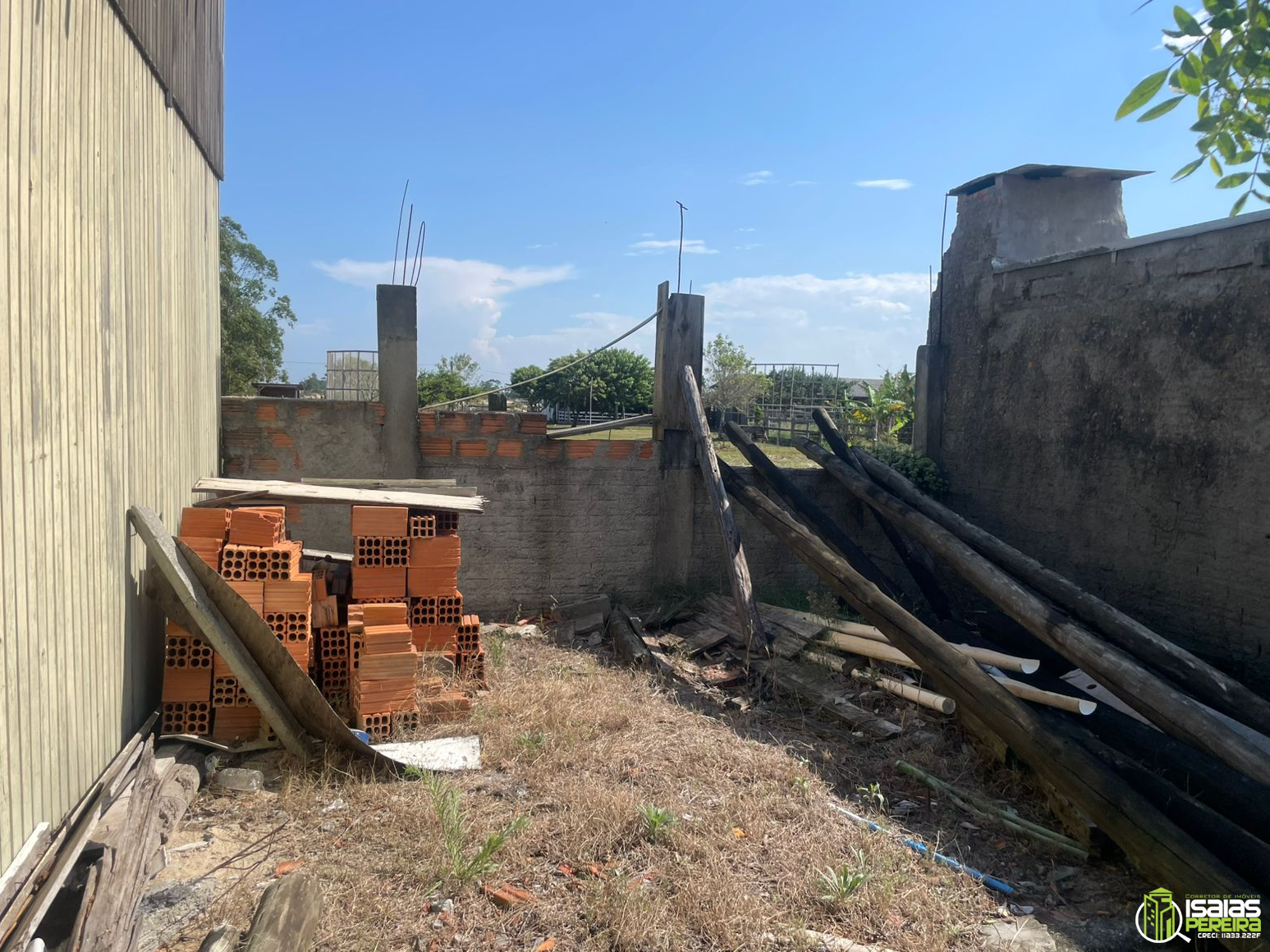 Vende-se casa mista em construção para reforma em Balneário Arroio do Silva – SC