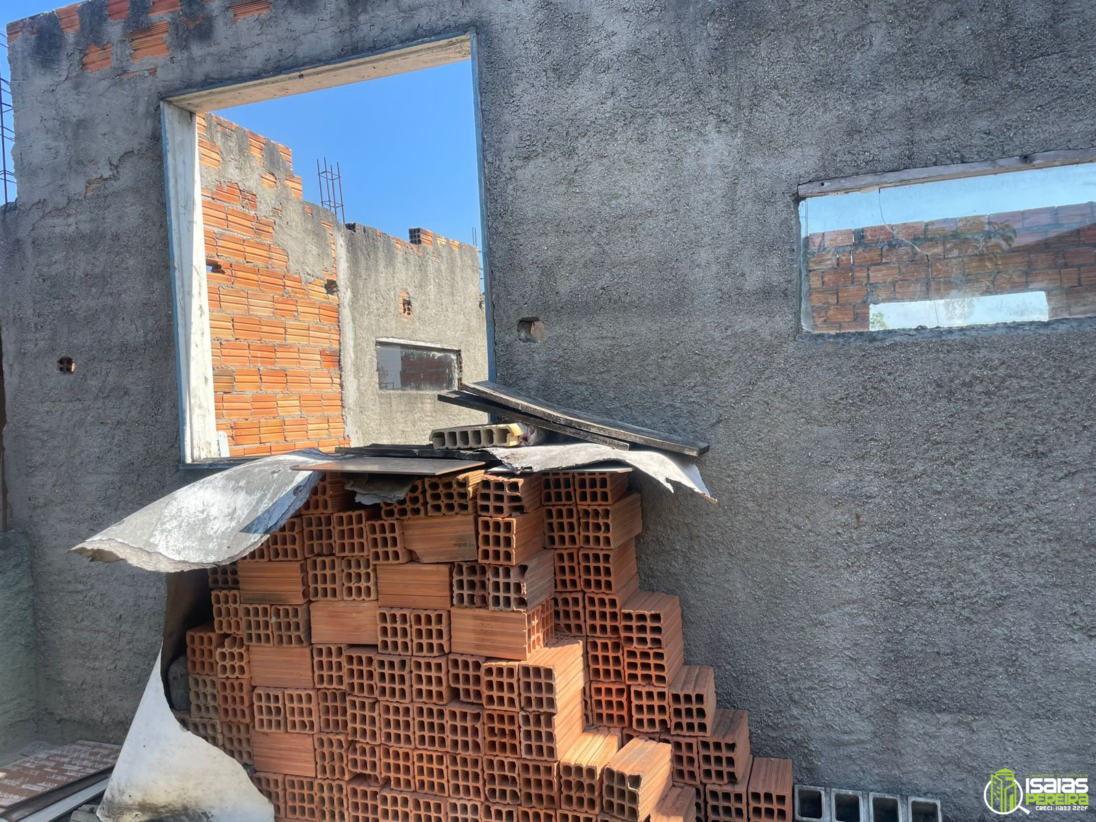 Vende-se casa mista em construção para reforma em Balneário Arroio do Silva – SC