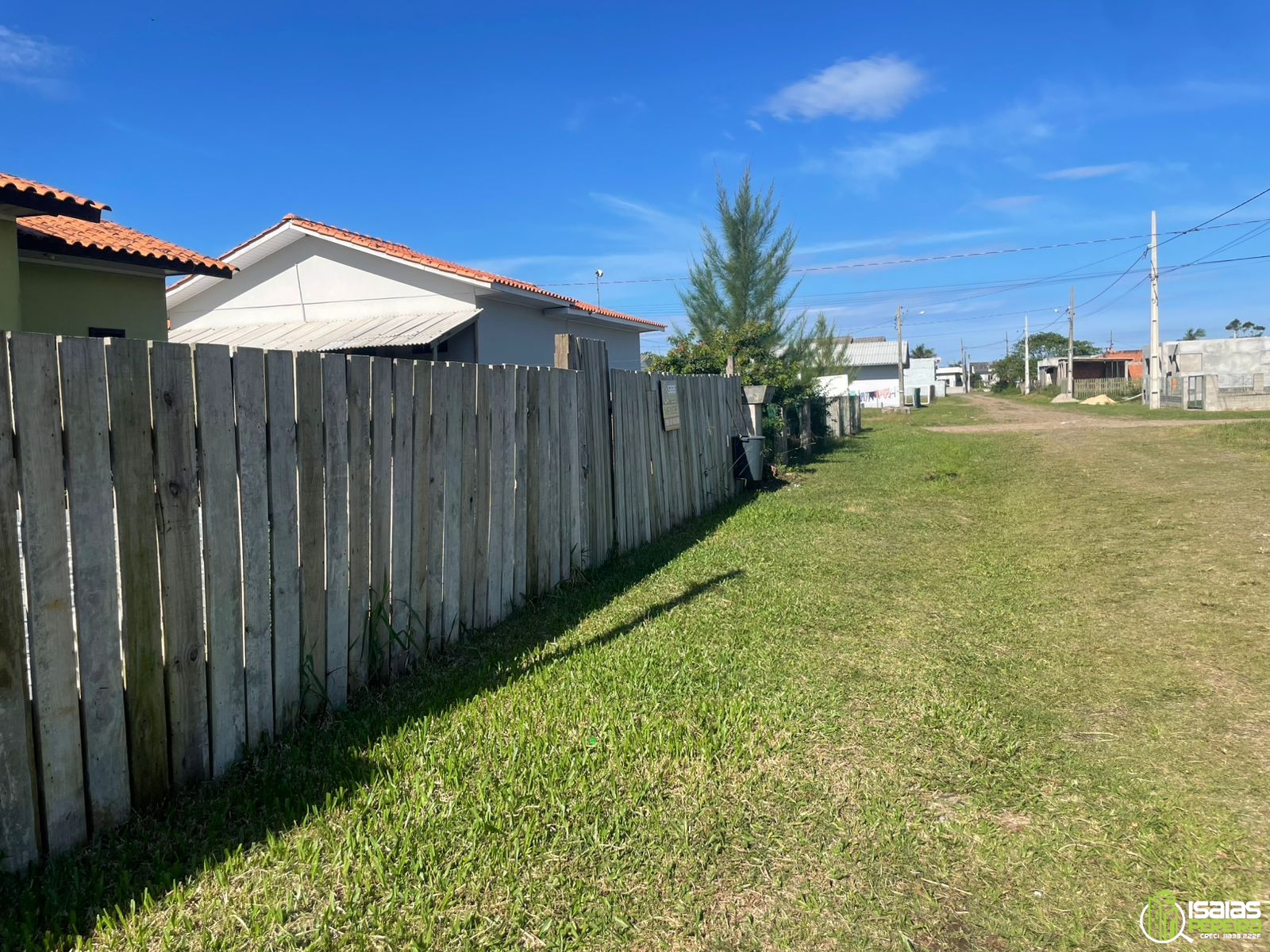 Vende-se casa para reforma em Balneário Arroio do Silva – SC