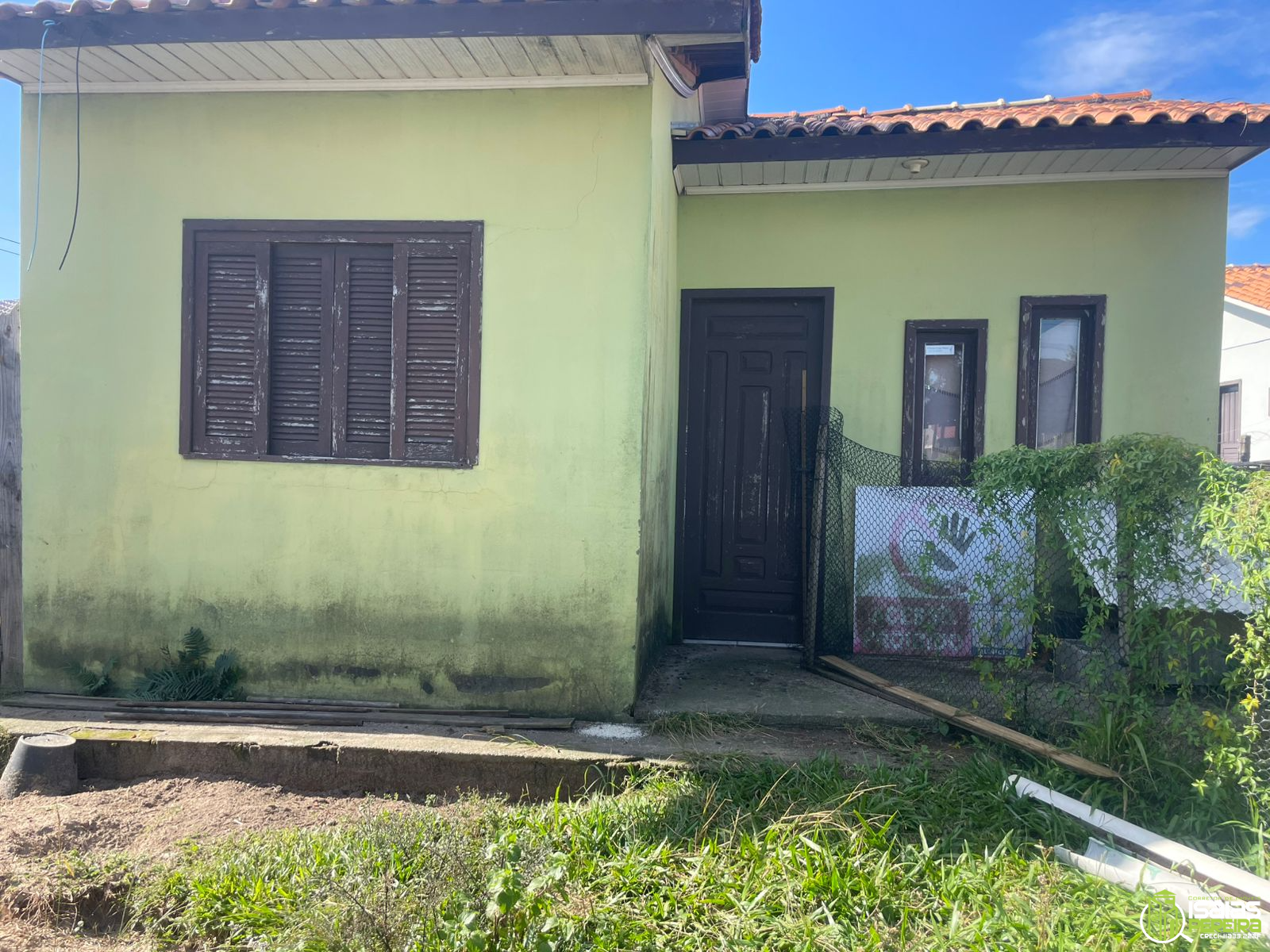 Vende-se casa para reforma em Balneário Arroio do Silva – SC