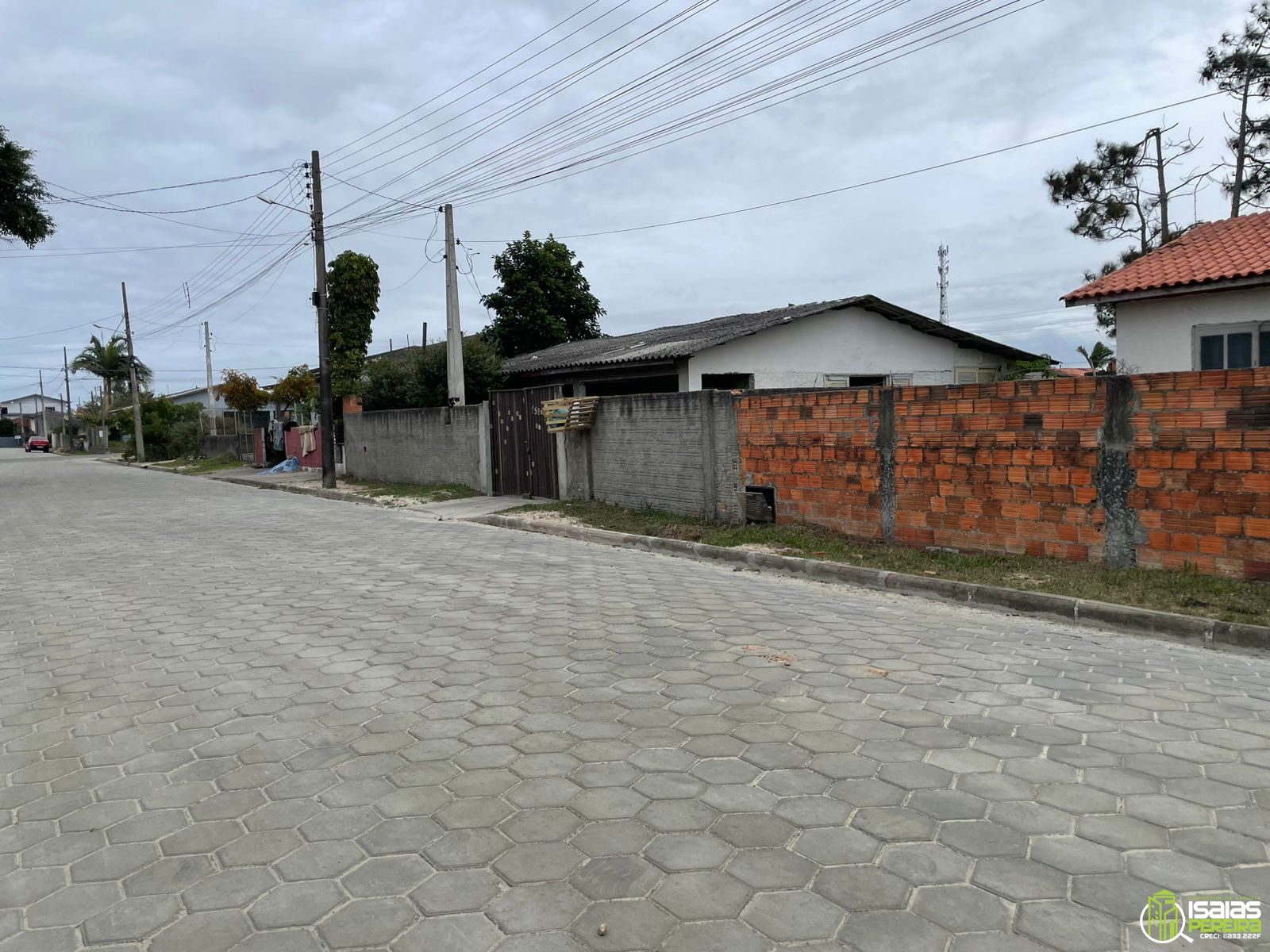 OPORTUNIDADE RARA NO LITORAL! CASA + SALA COMERCIAL POR APENAS R$ 230.000