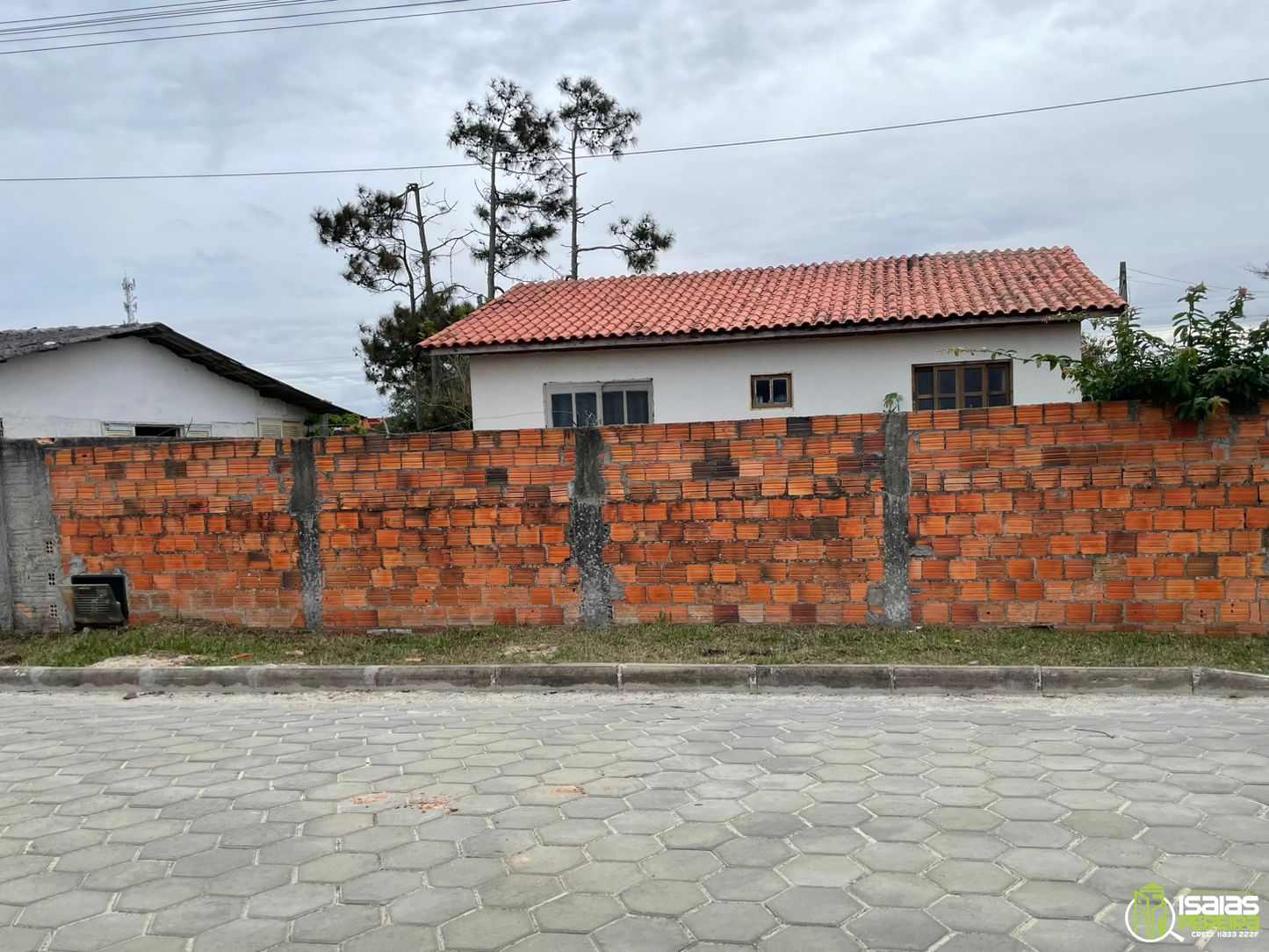 OPORTUNIDADE RARA NO LITORAL! CASA + SALA COMERCIAL POR APENAS R$ 230.000