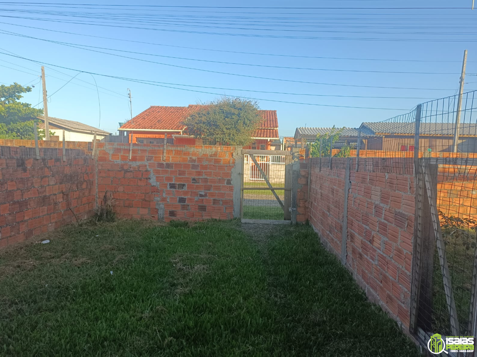 OPORTUNIDADE RARA NO LITORAL! CASA + SALA COMERCIAL POR APENAS R$ 230.000