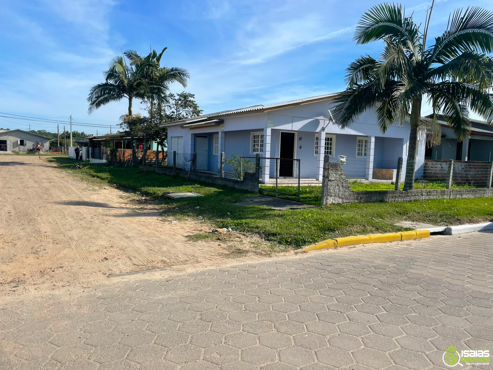 ALUGA-SE CASA EM BALNEÁRIO ARROIO DO SILVA – SC